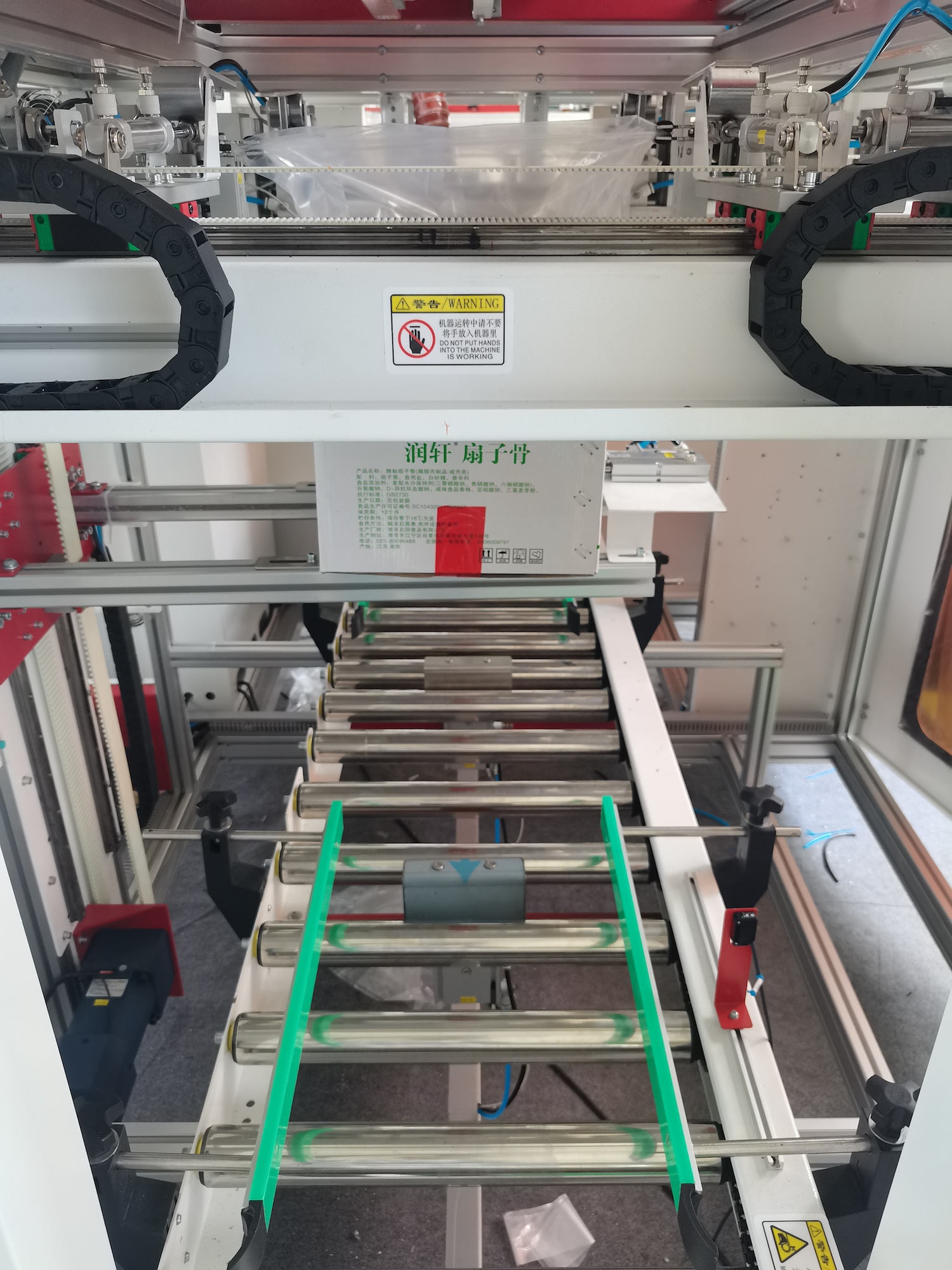 油脂纸箱套袋机-饼干套袋机-套袋机故障维修