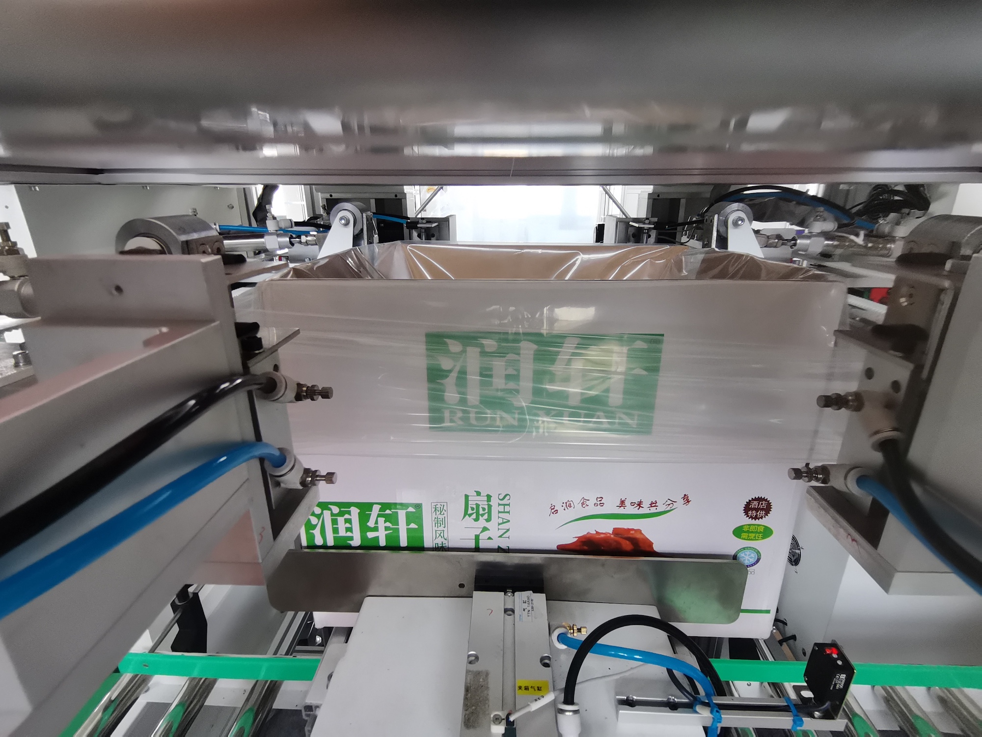 全自动给袋式套袋机-反套袋机-框内套袋机厂家