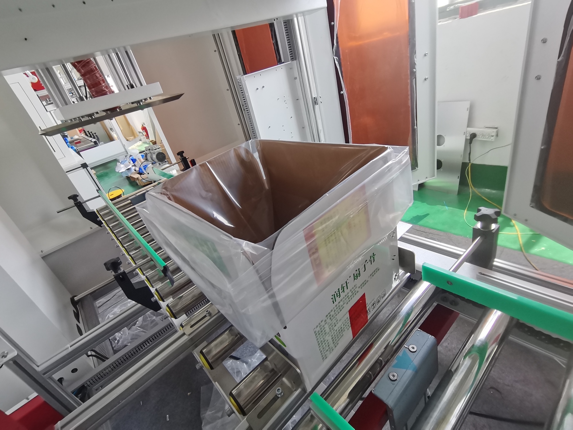 全自动纸箱套袋机-制袋套袋机-河北邢台套袋机