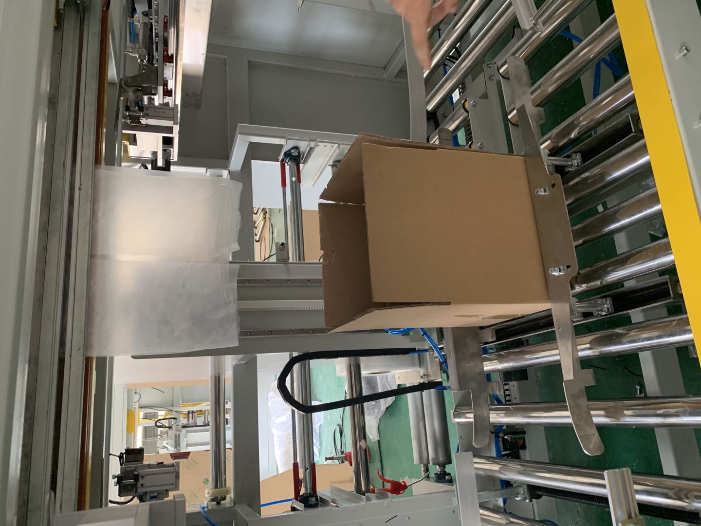 正套纸箱套袋机-大纸箱内部套袋机-提袋封口机修理